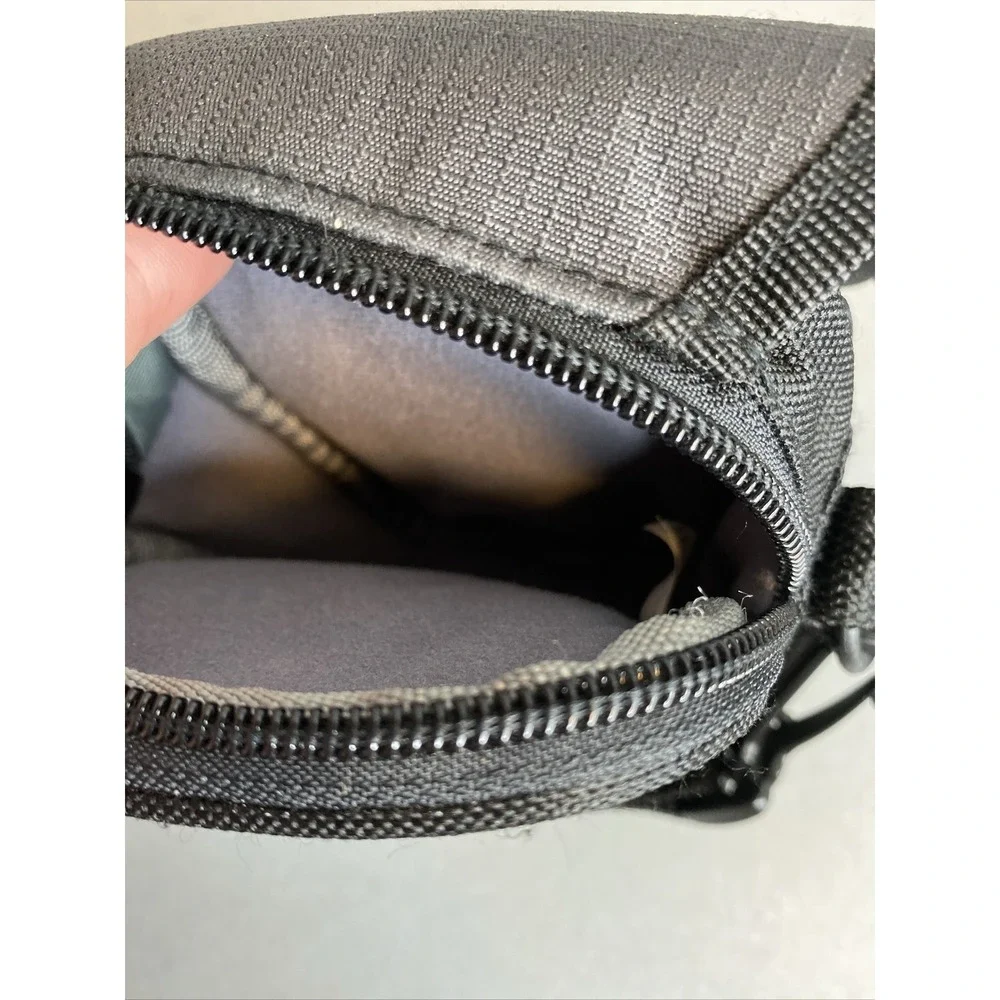 Samsonite Small Padded Crossbody Camera Bag Nylon Zippered Compartments Strap